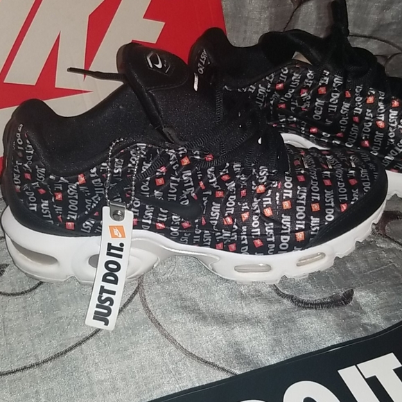 NIKE AIR MAX PLUS SE 👟 - Picture 2 of 6